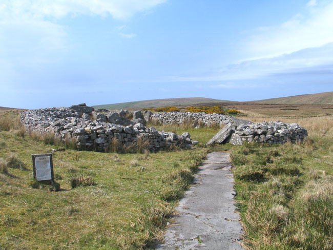 Click for the gallery page to add comments and vote (PID:49231) Cloghanmore Court Tomb