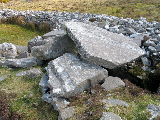Click for the gallery page to add comments and vote (PID:49278) Cloghanmore Court Tomb