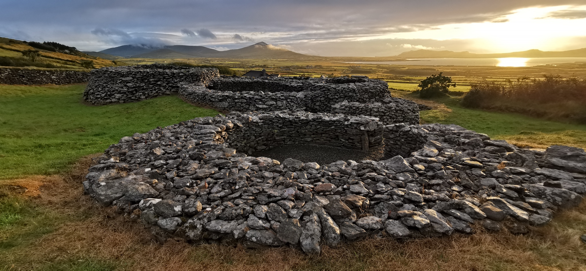 Click for the gallery page to add comments and vote (PID:231589) Cathair Deargáin cashel