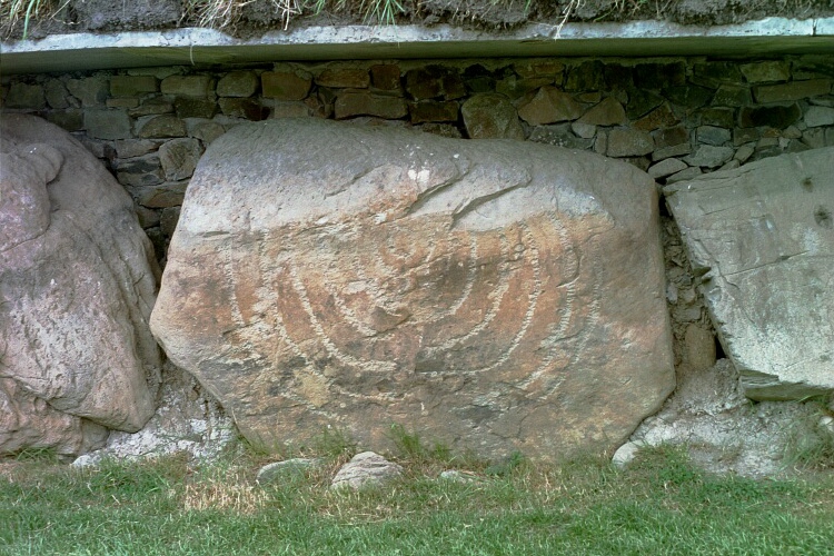Reading Signs: How Ancient Monuments and Betting Data Tell Stories