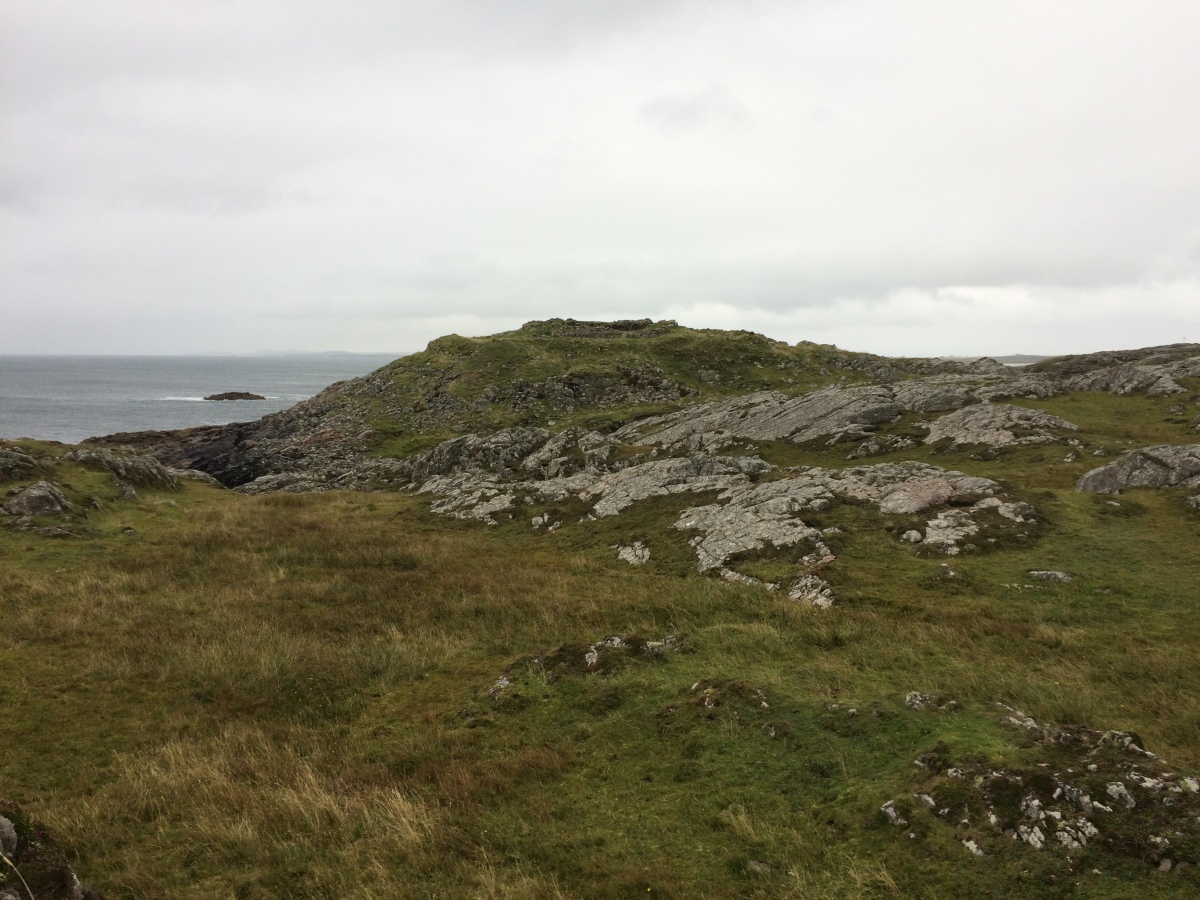 Approaching Dun Mor Vaul from SW.