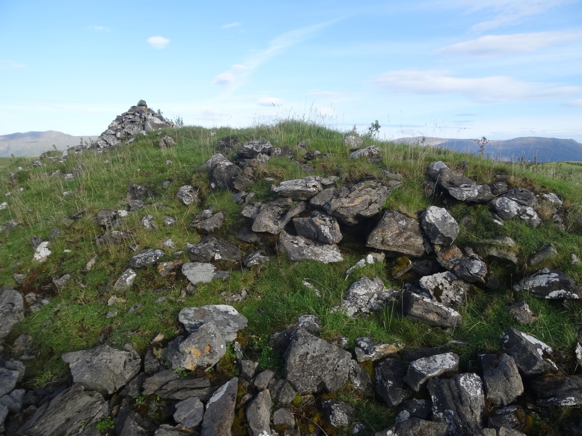 Dun Mor - remains of walling in southern part of the dun (photo taken on September 2022).