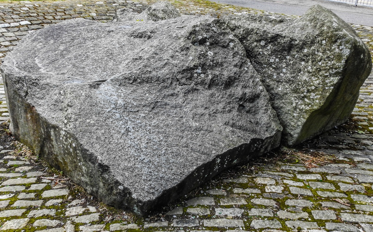 Click for full size image of Bogle Stane (PID:206639) Bogle Stane