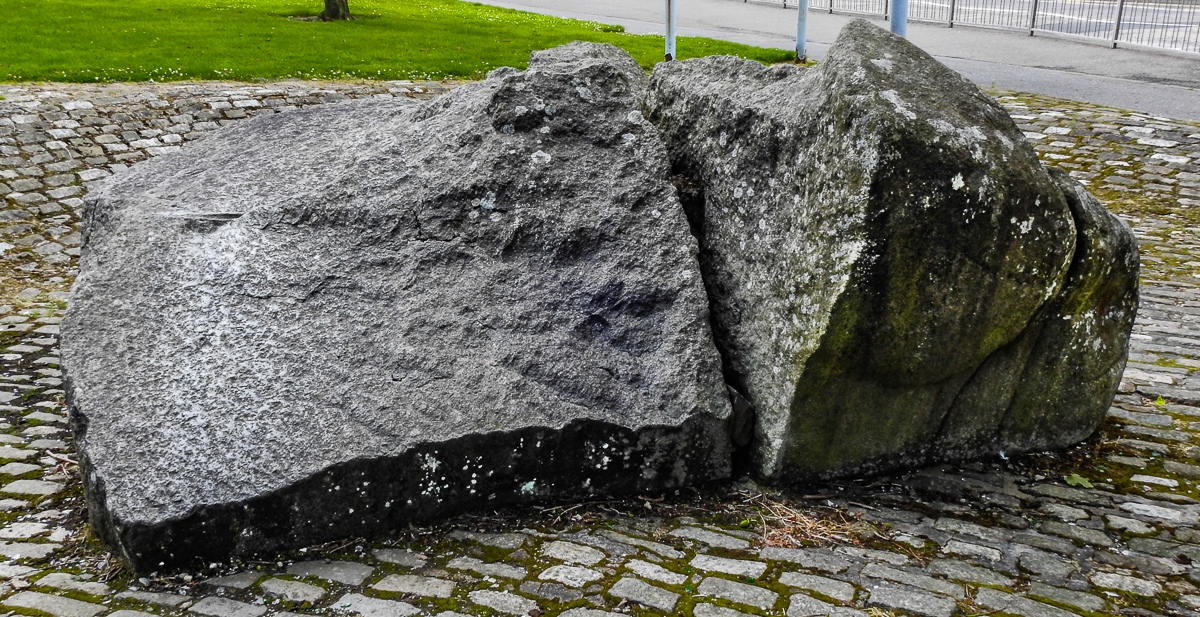 Click for full size image of Bogle Stane (PID:206640) Bogle Stane