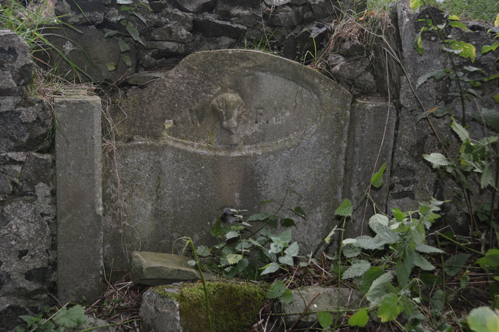 Click for the gallery page to add comments and vote (PID:169028) Virtue Well (Yetholm)