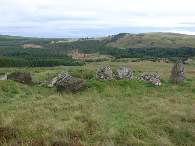 Balnacrae Chambered Cairn is a Neolithic burial monument, which was built 4000BC to 2000BC. It is 28.5m in diameter and its stones range from 2' 4