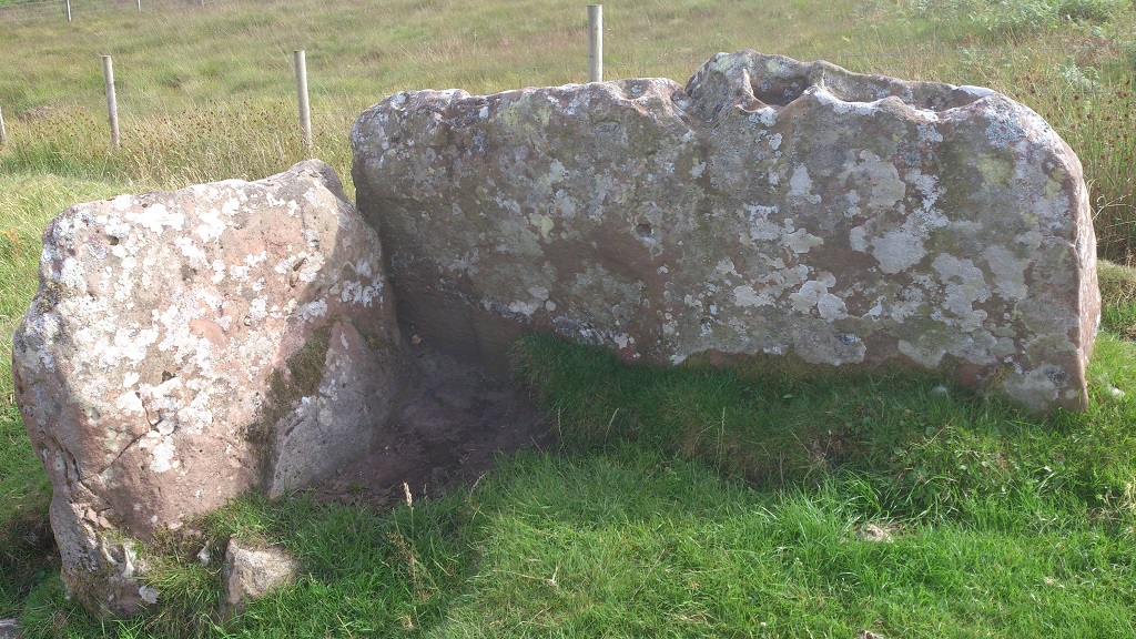 Click for full size image of Moss farm chambered cairn (PID:194503) Moss farm chambered cairn