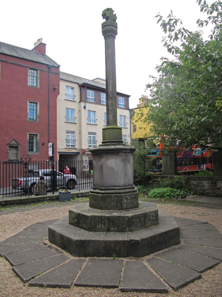 Click for the gallery page to add comments and vote (PID:203778) Canongate Mercat Cross