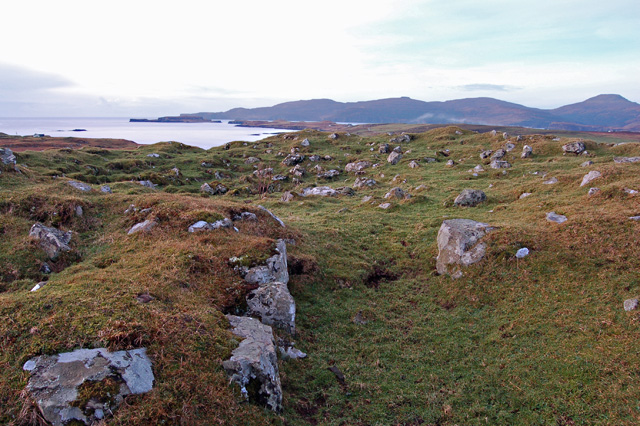 Click for the gallery page to add comments and vote (PID:55819) Dun Abhuinn Bhaile Mheadhonaich