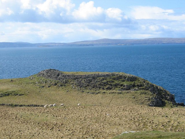 Click for the gallery page to add comments and vote (PID:55834) Dun Liath (Bornesketaig)