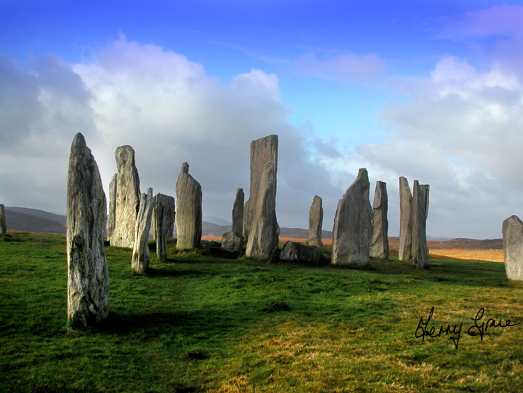 During the hour or so we were at callanish, the weather changed from bright sunshine to heavy rain to hail, and then back to sunshine with a beutiful rainbow. Photo by Terry Grace