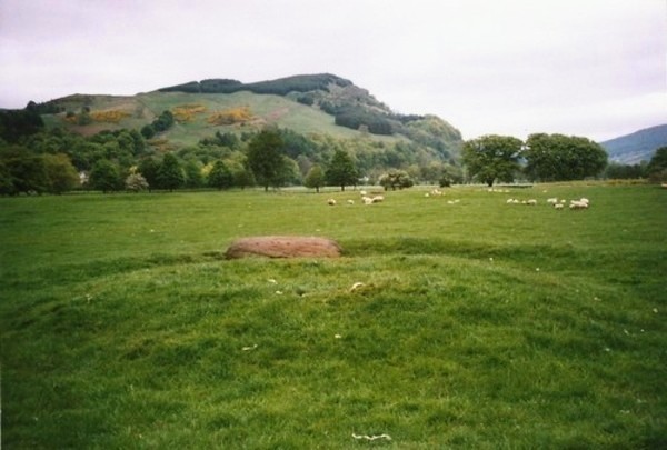 Lyon Bridge Cairn [Uaigh An T-seanalair] Cairn : The Megalithic Portal ...