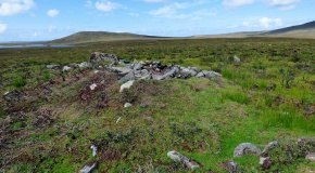 Airigh Na Gaoithe Long Cairn