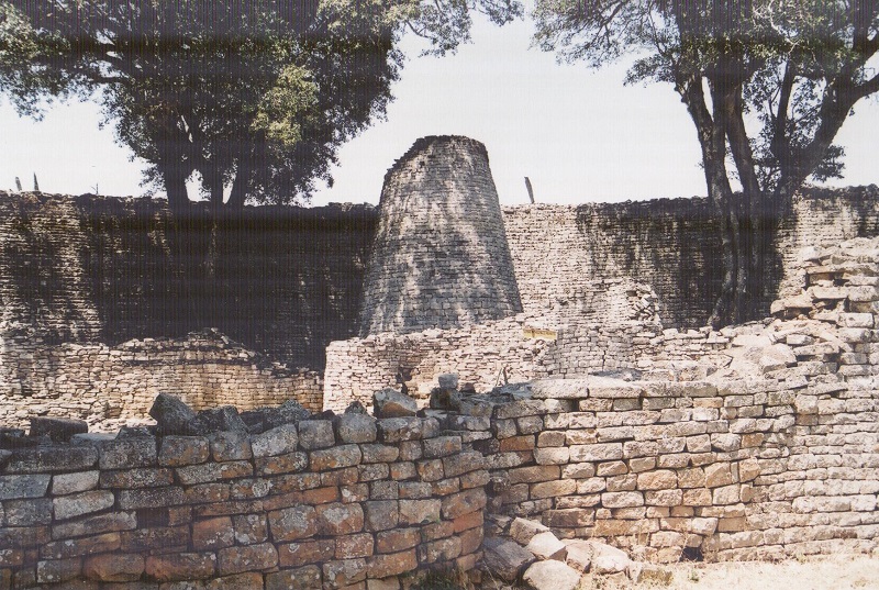 The Conical Tower inside the Great Enclosure is mysterious structure of unknown meaning. This tower is completely filled with stone bricks so there is no space left.

(my scanned picture from the visit in 1999)