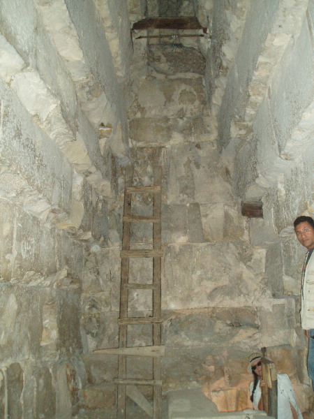 Main corbelled chamber. Flinders Petrie found the remains of a wooden sarcophagus but nothing else offers more clues.
Pyramid thought to have been started by Pharao Huni of the 3rd Dynasty and finished by his natural son Sneferu of the 3rd Dynasty in the old kingdom.
This pyramid marked the transition from the Saqqara style stepped pyramid to the classic pyramid shape, but was not a success as i