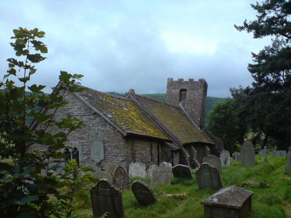 Click for full size image of St Martin's Church (Cwmyoy) (PID:241725) St Martin's Church (Cwmyoy)