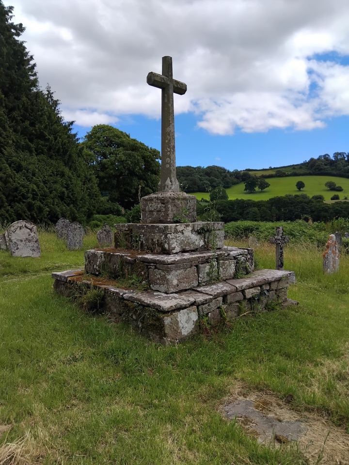Bettws Newydd Churchyard Cross