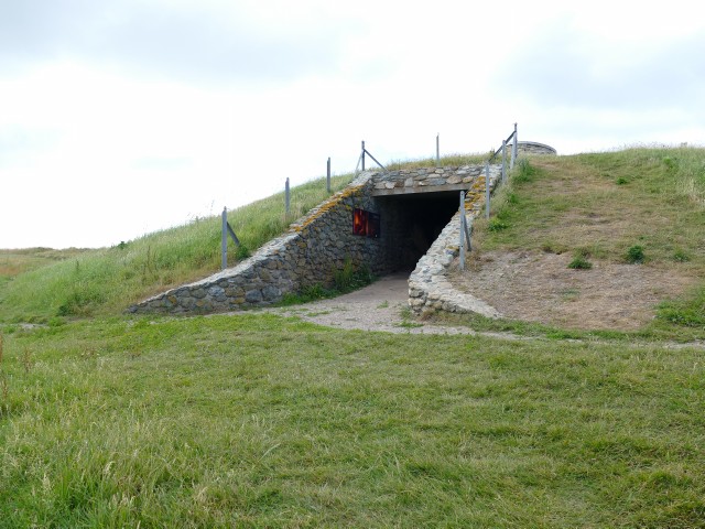 Click for the gallery page to add comments and vote (PID:250647) Barclodiad-y-Gawres (Anglesey)