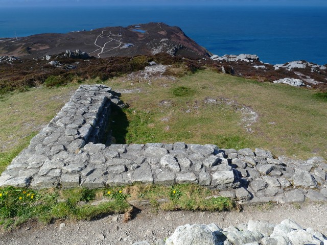 Click for the gallery page to add comments and vote (PID:250709) Caer y Twr