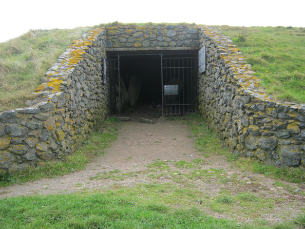 Barclodiad-y-Gawres (Anglesey)