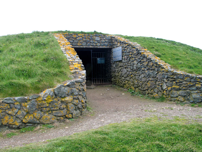 Click for the gallery page to add comments and vote (PID:49440) Barclodiad-y-Gawres (Anglesey)