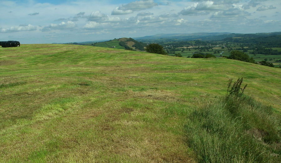 Click for the gallery page to add comments and vote (PID:142714) Merlins Hill Hillfort