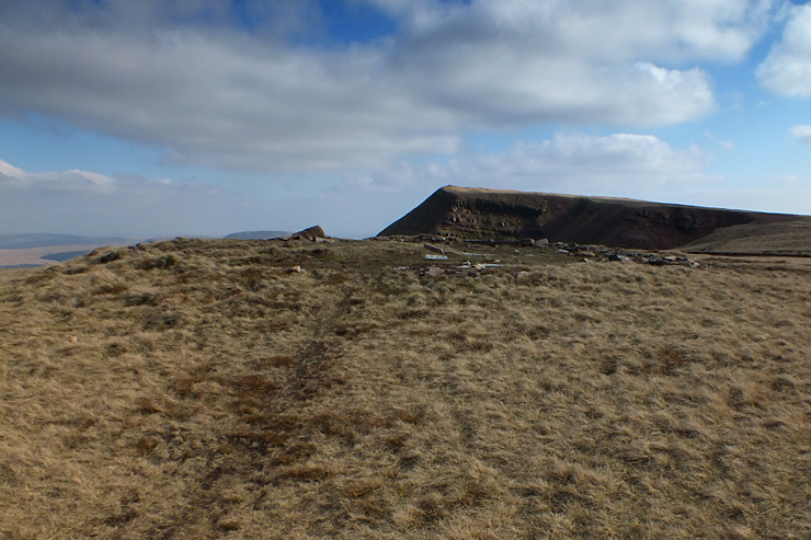 Click for the gallery page to add comments and vote (PID:87624) Fan Foel Cairns