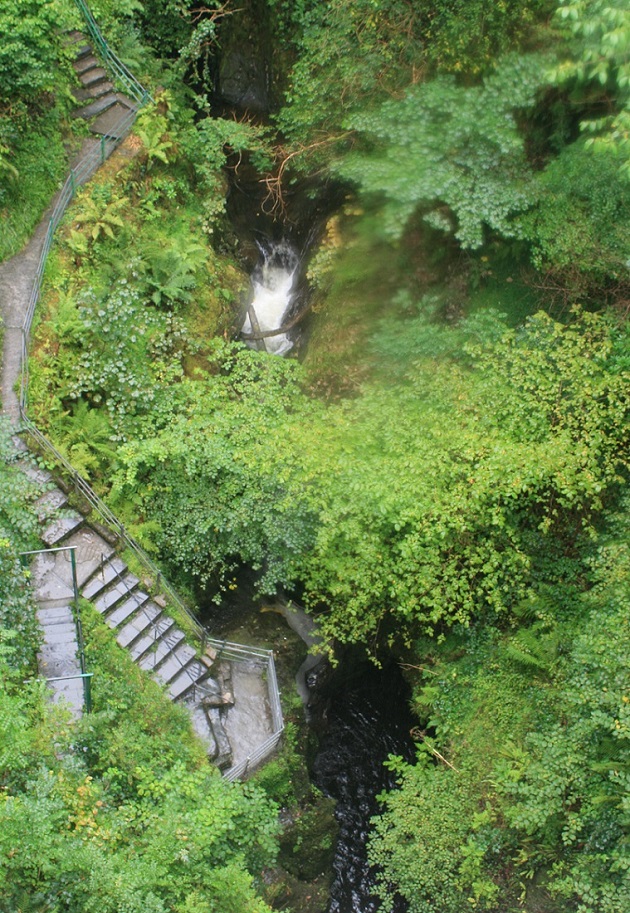 Click for the gallery page to add comments and vote (PID:185637) Devil's Punch Bowl