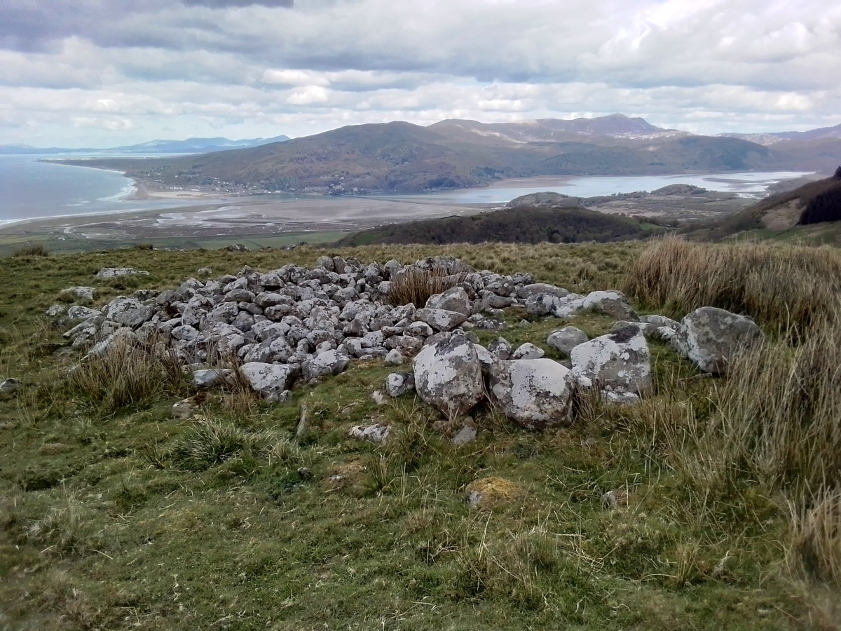 Click for the gallery page to add comments and vote (PID:272526) Bryn Seward Cairn Cemetery