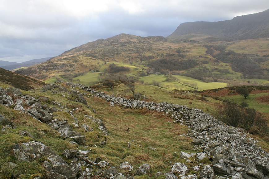 Looking south west(ish) along the wall.