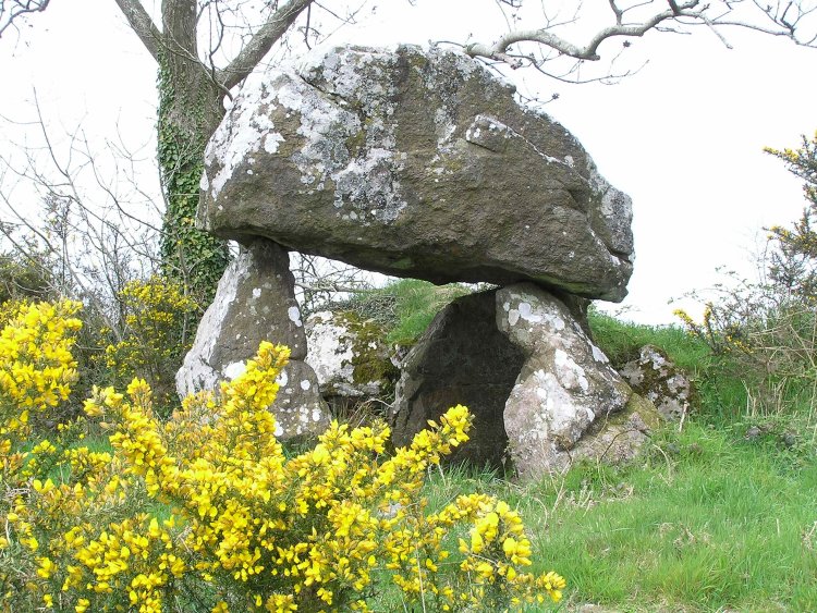 Click for the gallery page to add comments and vote (PID:20478) The Hanging Stone (Pembrokeshire)