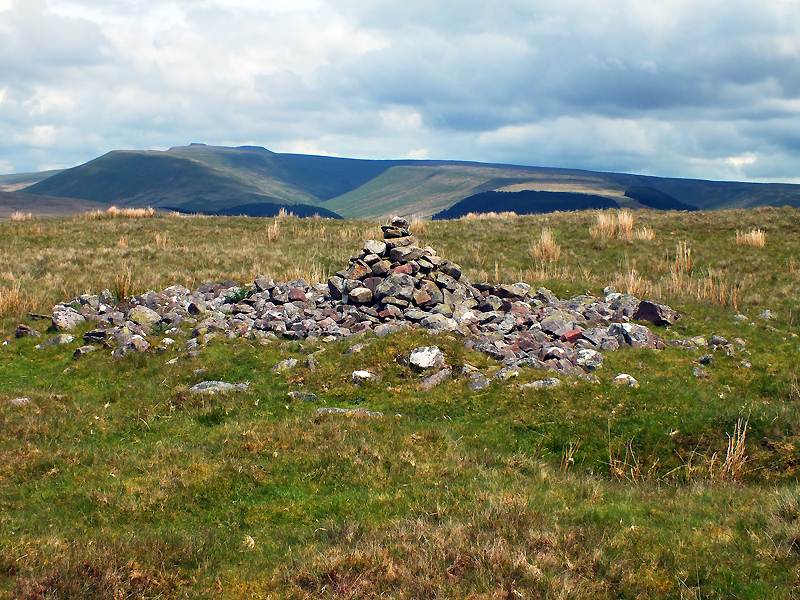 Click for the gallery page to add comments and vote (PID:166081) Cadair Fawr east cairn